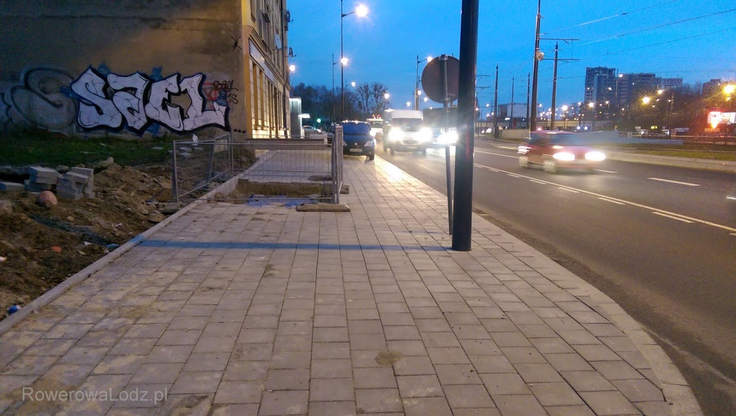 Może ktoś uznał, że to za mała przestrzeń aby zbudować drogę dla rowerów?
