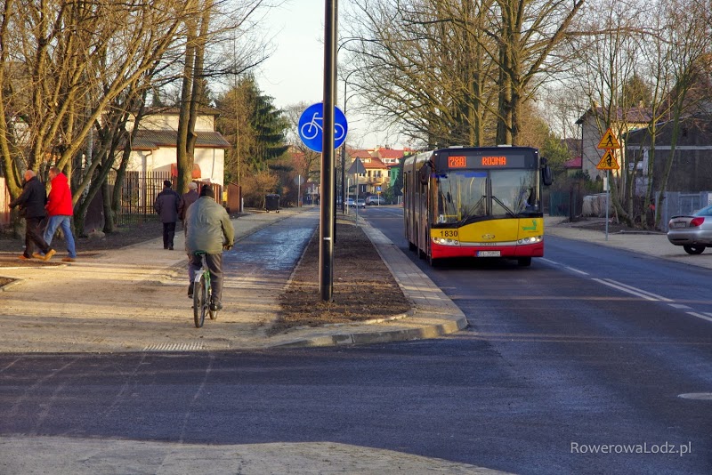 Autobusy już kursują, a rowerzyści korzystają z nowej rowerówki 
