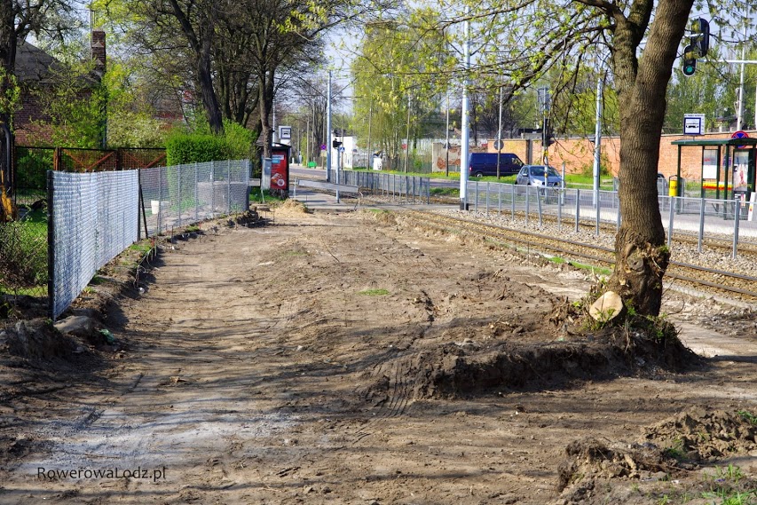 Nowa siatka ogrodzenia - droga dla rowerów pójdzie przez byłe prywatne tereny.