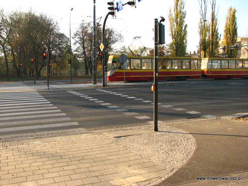 Przy C.H. Tulipan zrobiony został przejazd rowerowy łączący stronę północną z południową ulicy Piłsudskiego- dojazd do przyszłej drogi rowerowej na Księży Młyn (tzw. droga Scheiblerowska).
